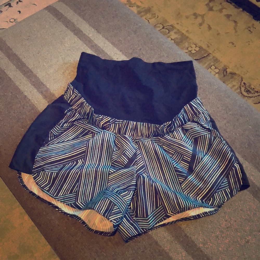 Maternity running shorts